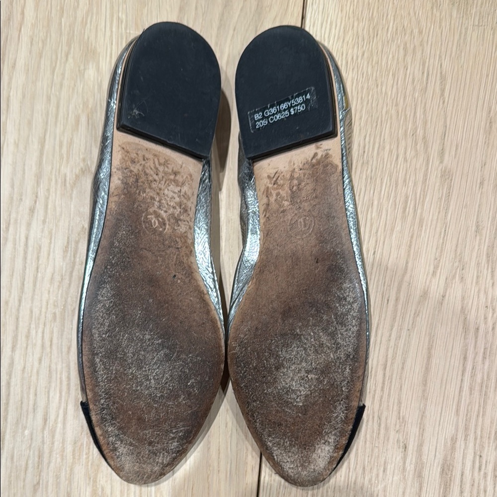 Authentic Rare Chanel Silver and Black Women's Ballet Flats - size 38 - Picture 2 of 11